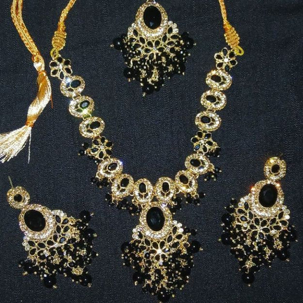 Glamorous Choker Sets with Teeka for Stunning Traditional Looks